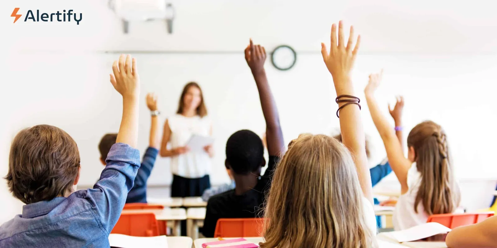 Guida per insegnanti su come rispondere a una sparatoria a scuola per la sicurezza degli studenti