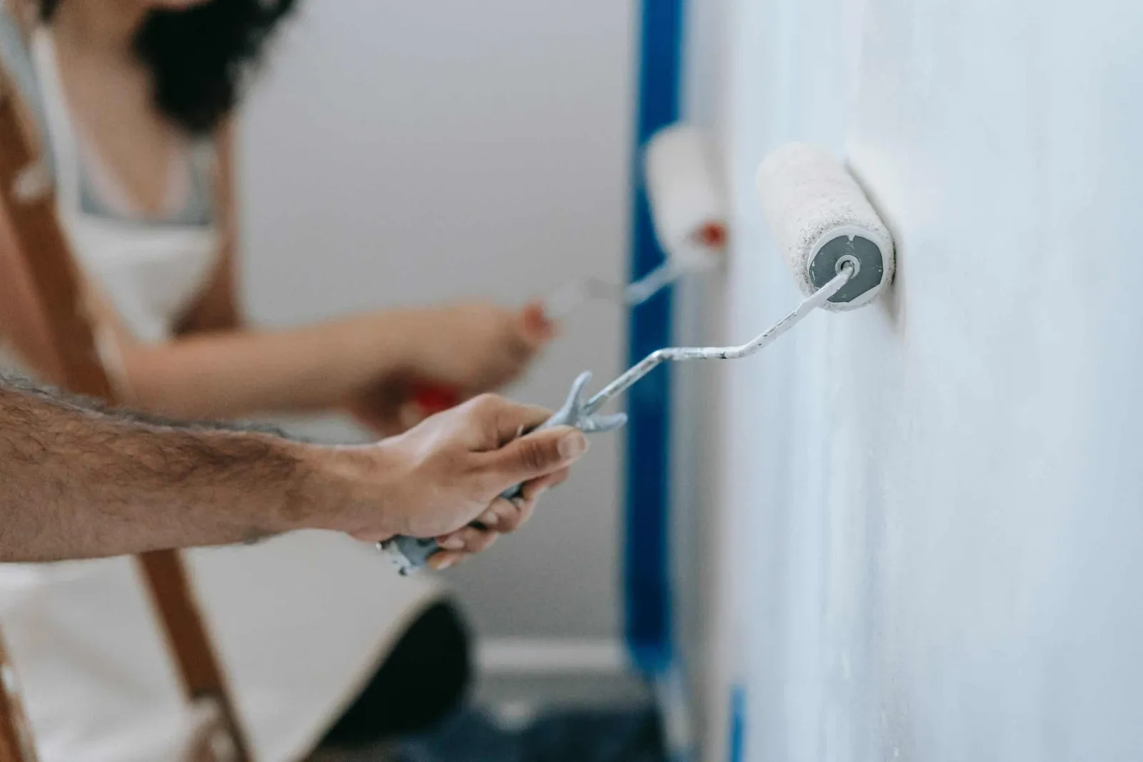 Gli ospiti hanno distrutto il tuo Airbnb: cosa fare adesso