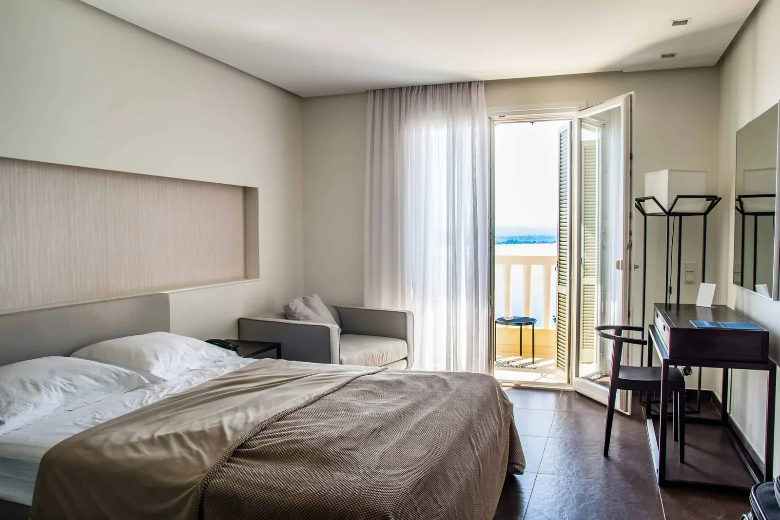 Come i monitor da camera mantengono al sicuro i tuoi hotel